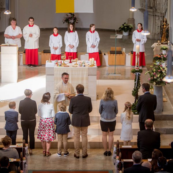 23 Kinder aus der Gemeinde St. Georg Hiddingsel empfingen die Erste Heilige Kommunion 2018