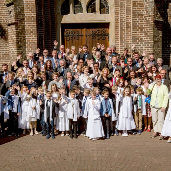23 Kinder aus der Gemeinde St. Georg Hiddingsel empfingen die Erste Heilige Kommunion 2018